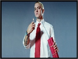 Krawat, Dynamit, Eminem, Zapalniczka
